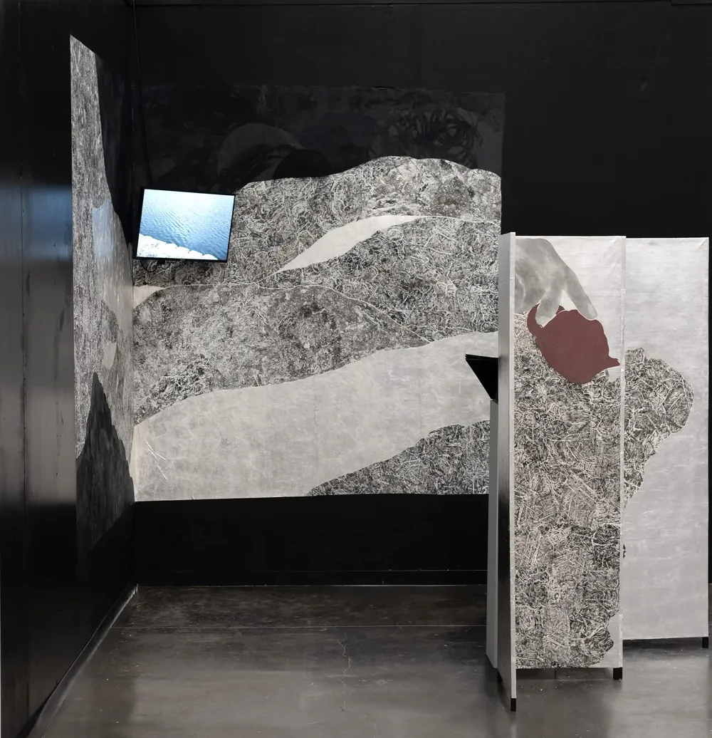 Where Mountains Meet on the walls, with the folding screen Gesture of Time standing in front